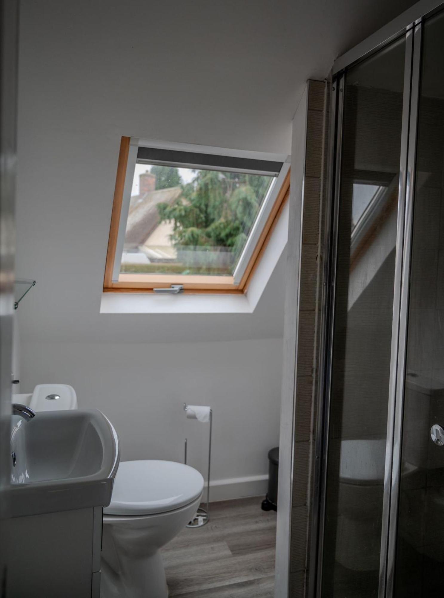 Holiday home 4br-sleeps8-privategarden-freeparking