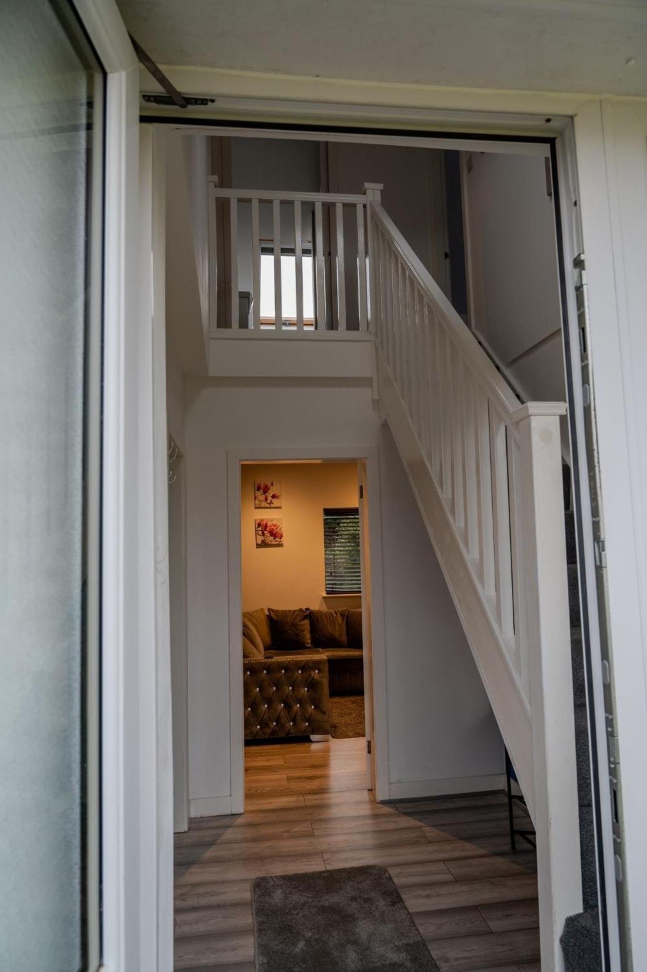4br-sleeps8-privategarden-freeparking Holiday home *